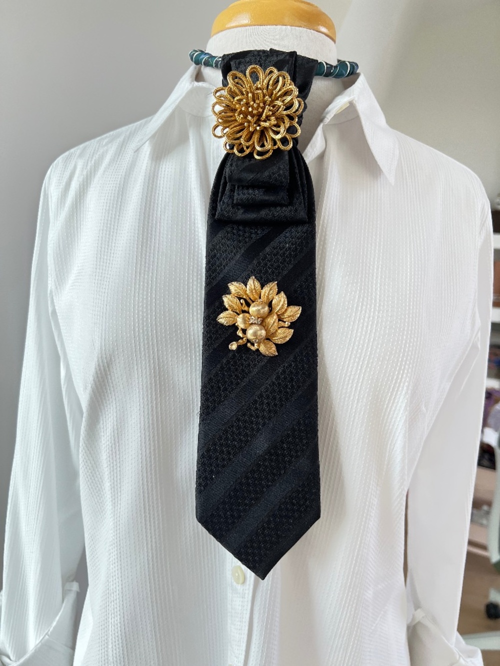 A30🇨🇦_Black Gold Tali' Tie